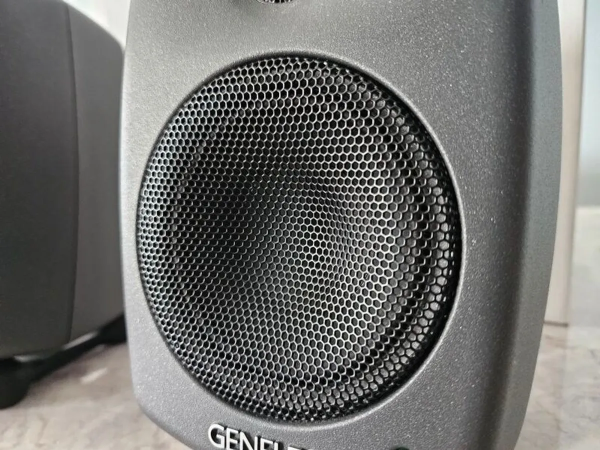 Genelec 8010 AP 6 Speakers Pair - Image 3