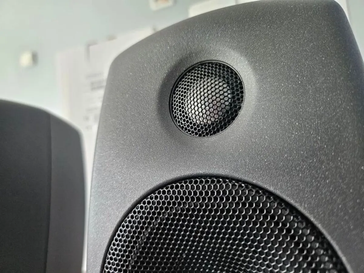 Genelec 8010 AP 6 Speakers Pair - Image 4