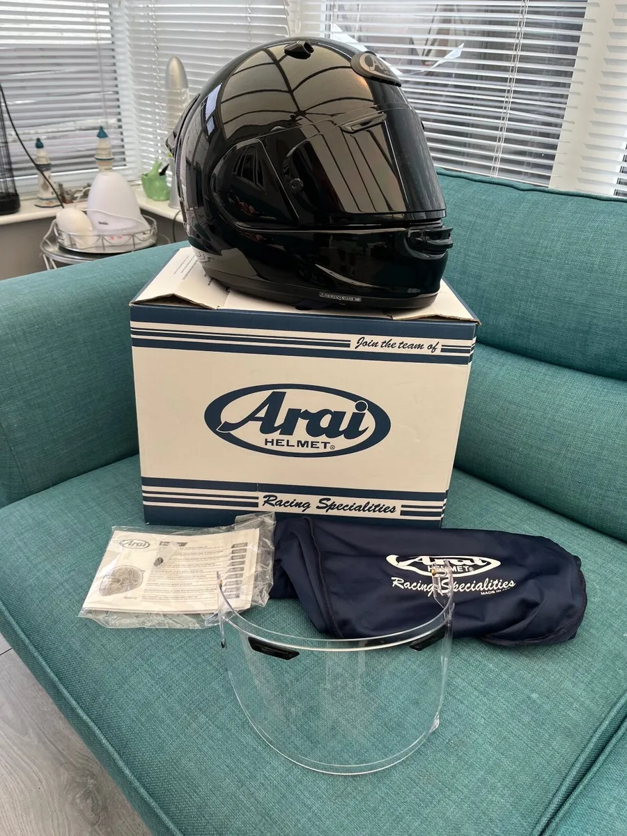 Arai Quantic helmet - Image 1