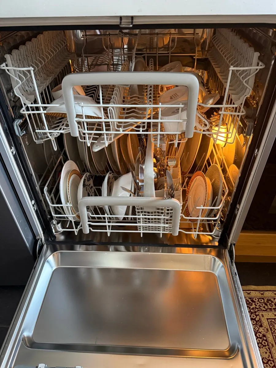 Dishwasher - Image 2