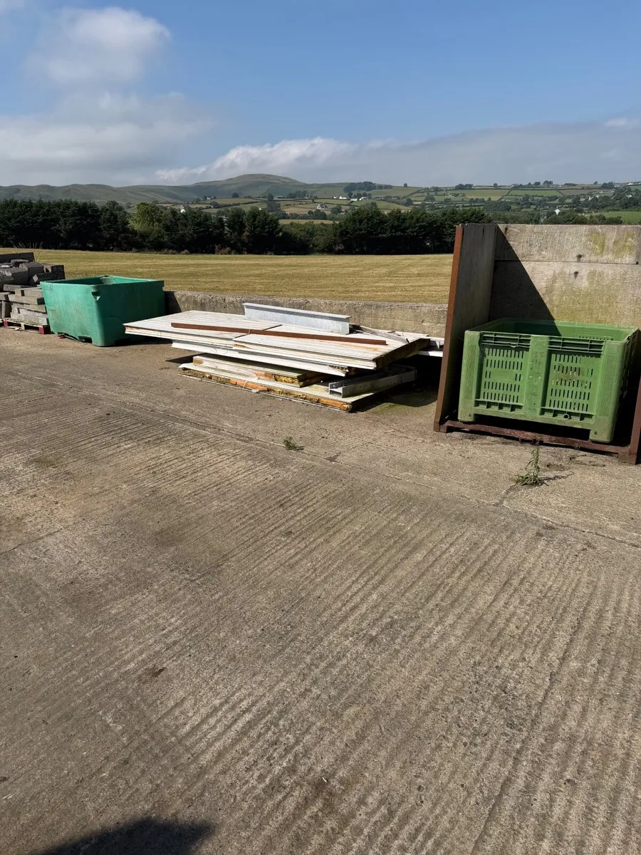 Pallet of used fridge panels. - Image 2