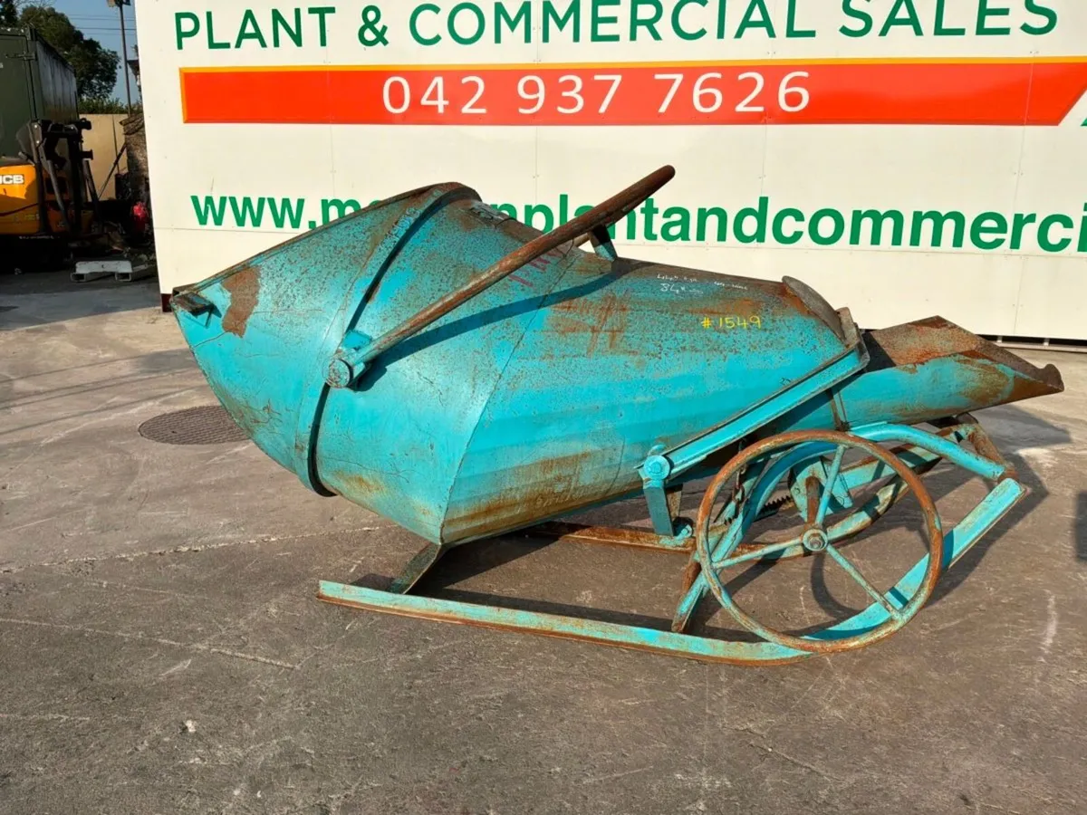 500 litres Banana type Concrete pouring skip...... - Image 2