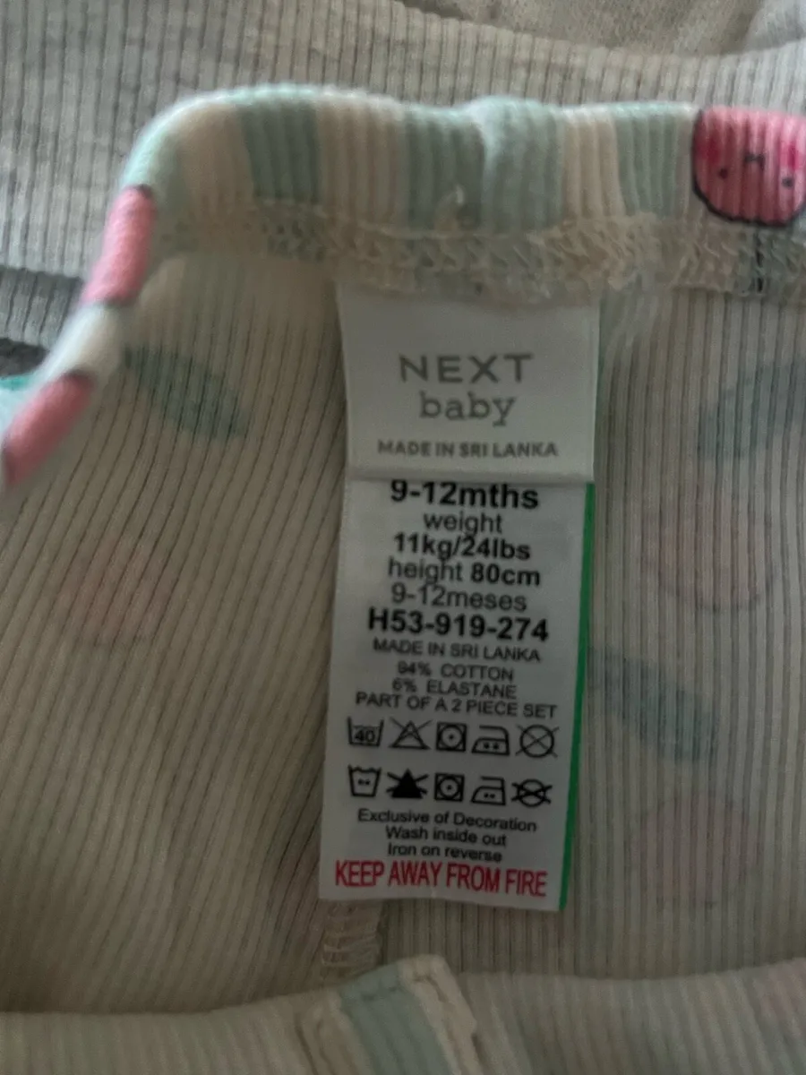 Girls next two piece 9/12 mths €5 - Image 3