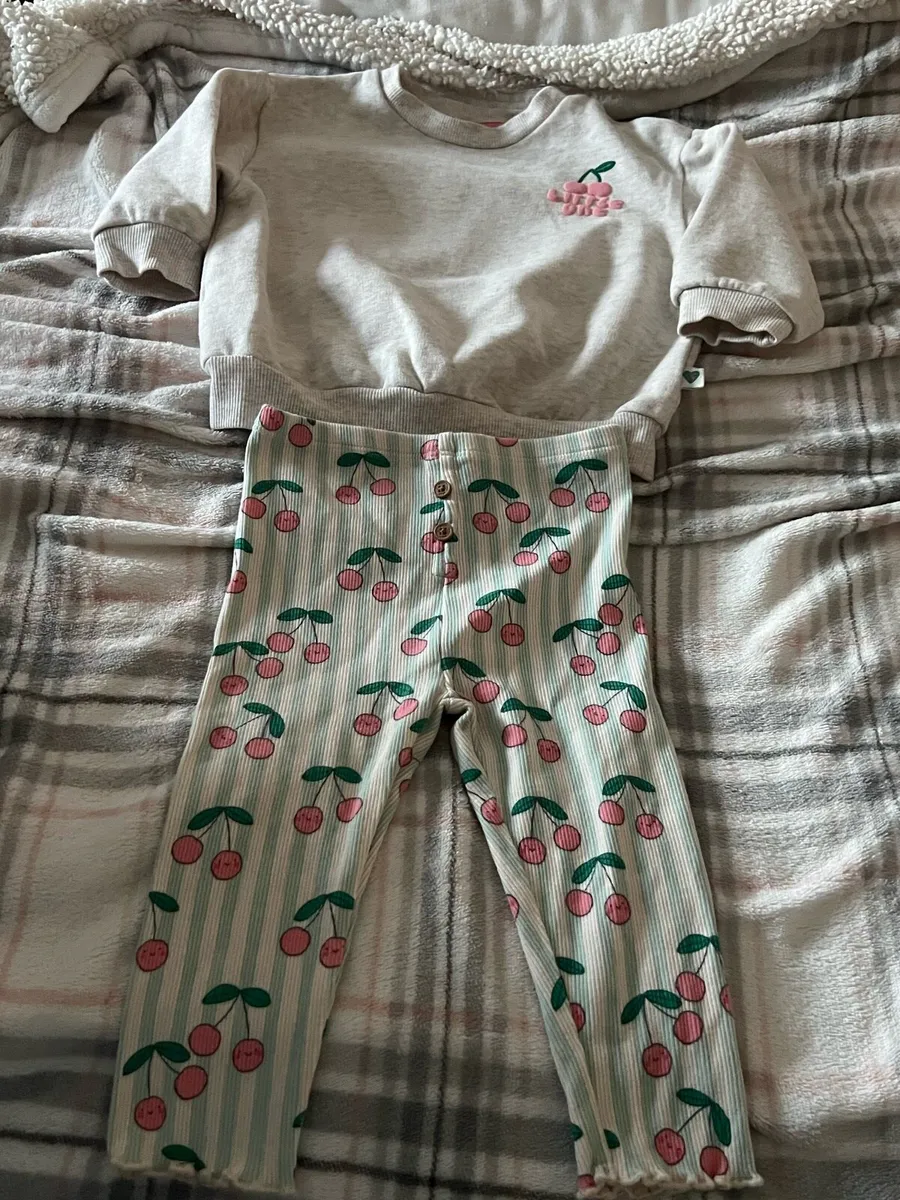 Girls next two piece 9/12 mths €5 - Image 4