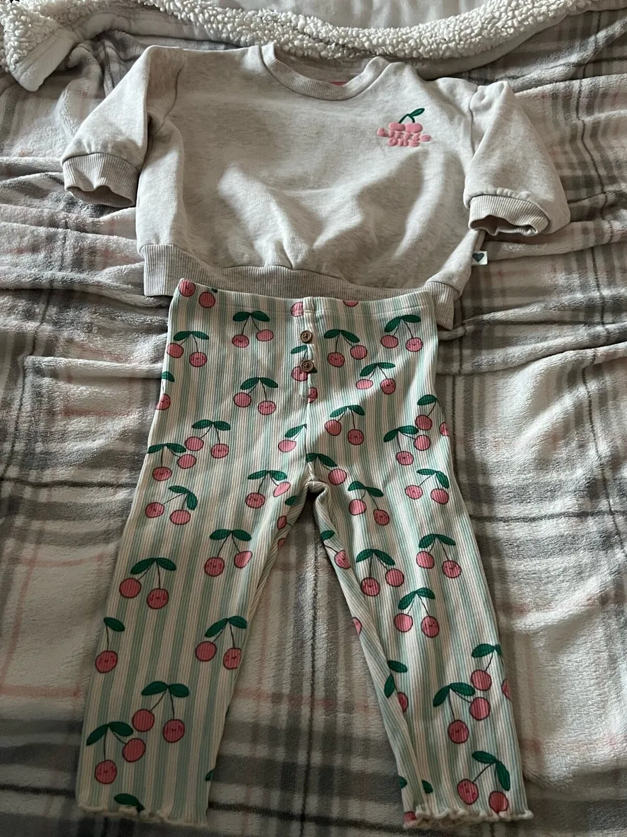 Girls next two piece 9/12 mths €5 - Image 1