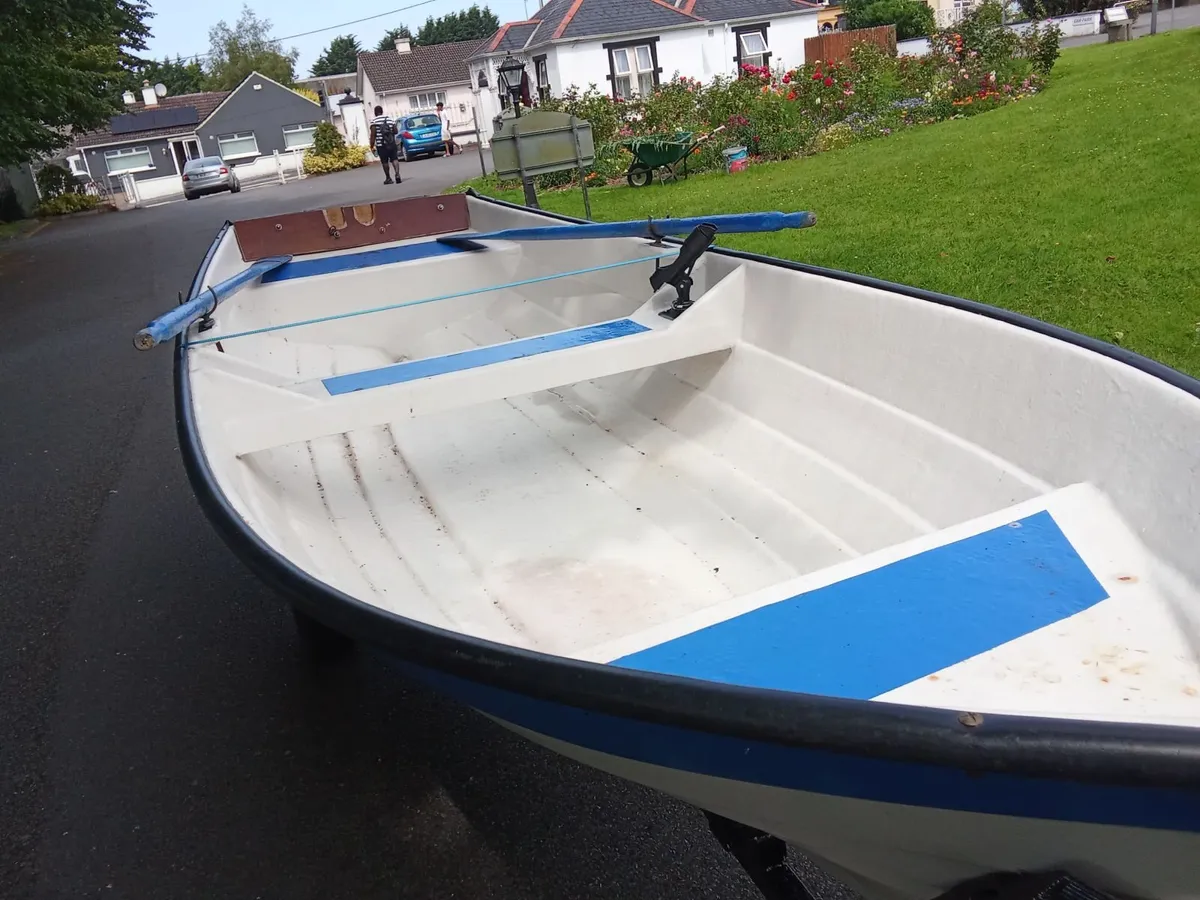 14 ft fiberglass boat and trailer - Image 2