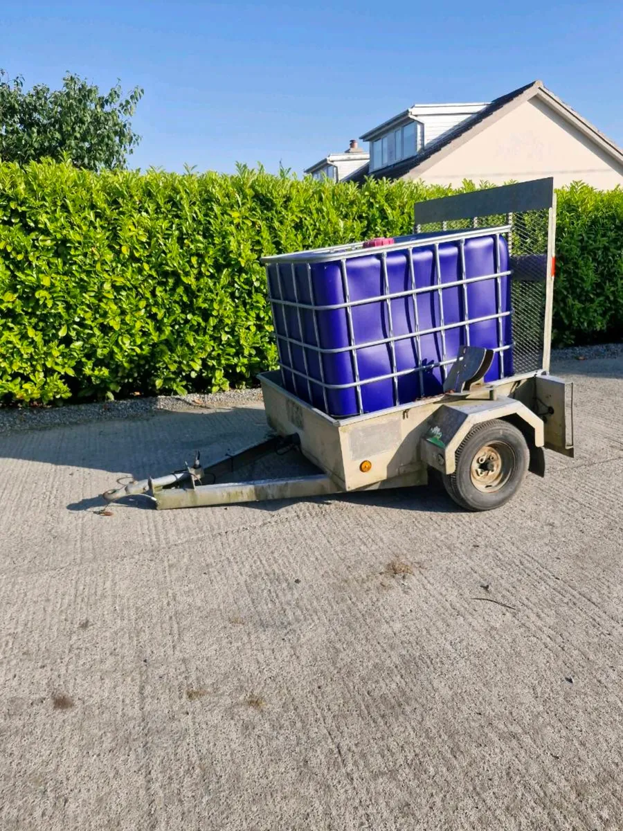 Small trailer - Image 1