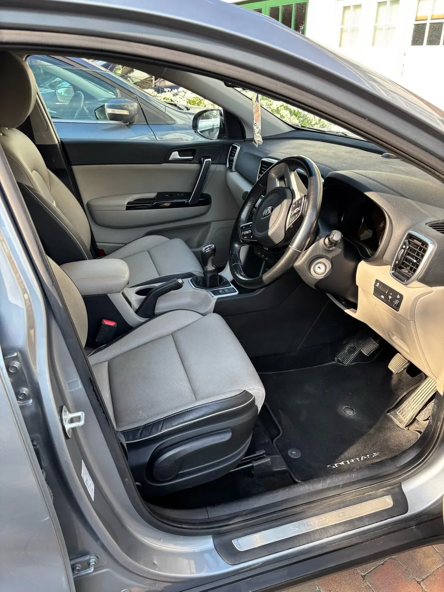 Car - Image 4