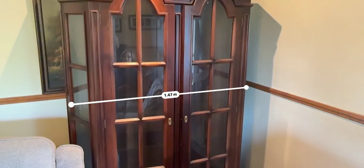 China cabinet - Image 1