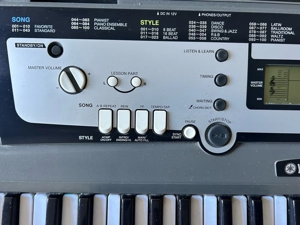 Yamaha EZ-200 Keyboard - Image 1
