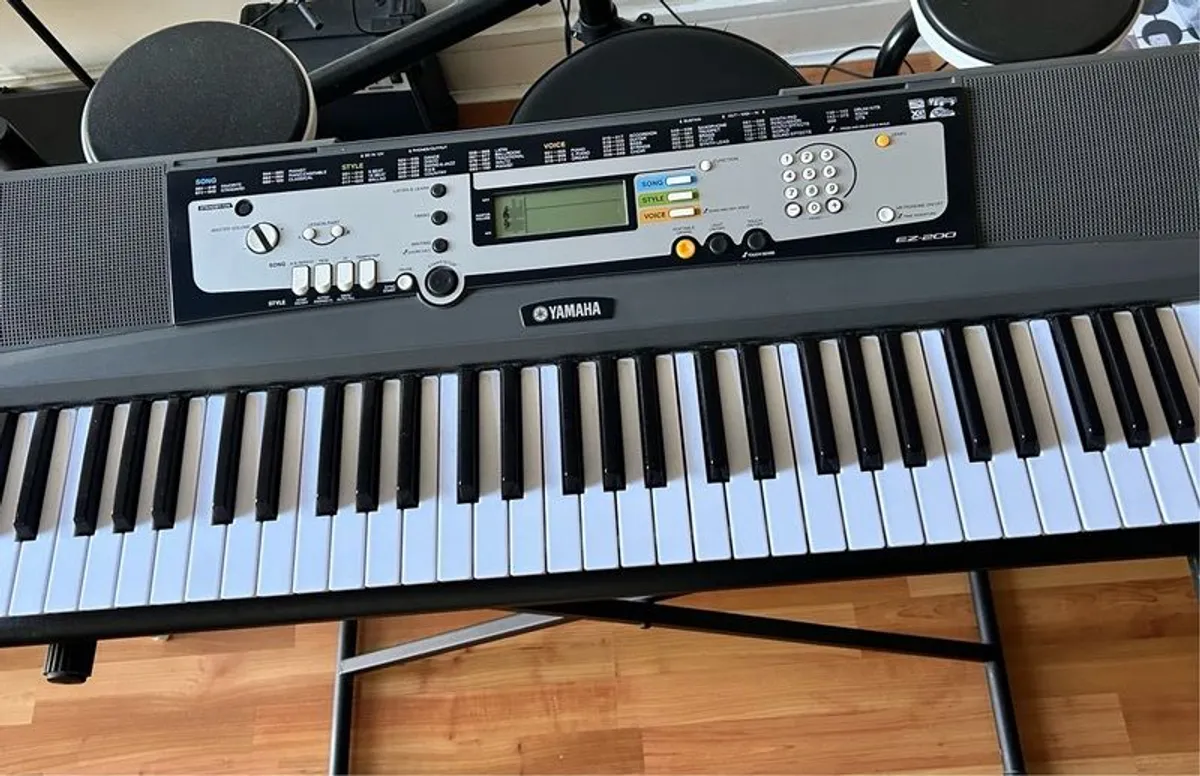 Yamaha EZ-200 Keyboard - Image 3