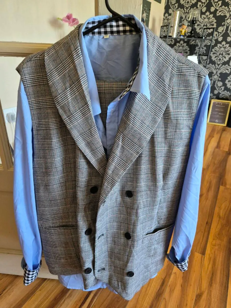 Mens suit - Image 2