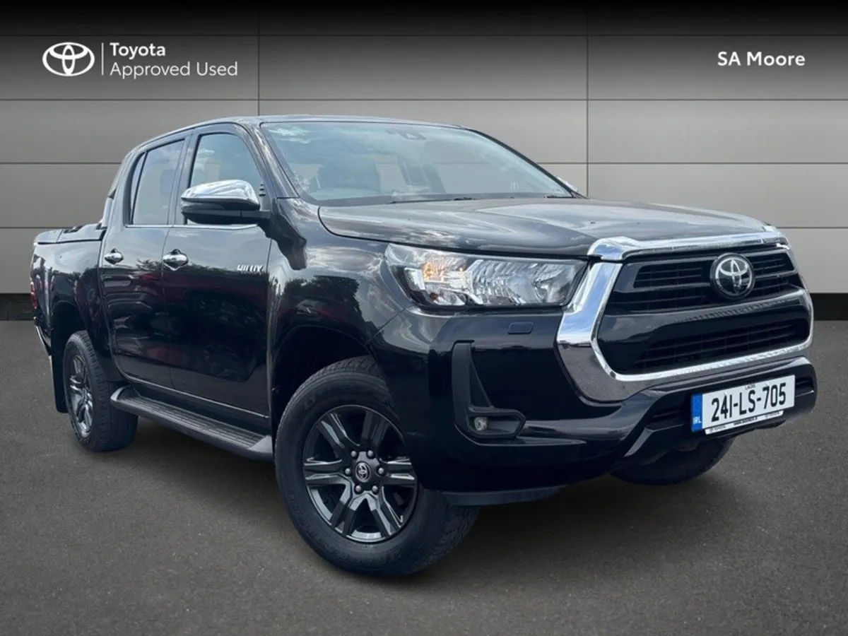 Toyota Hilux 2.8 SR5 D/CAB AUTO - Image 1