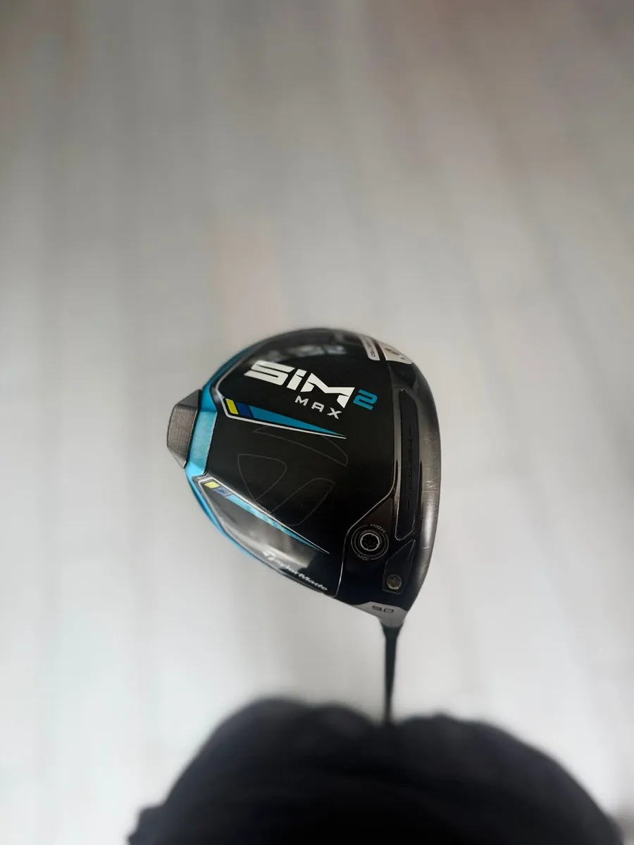 Taylormade Sim2Max Right Hand Driver 9’ - Image 1