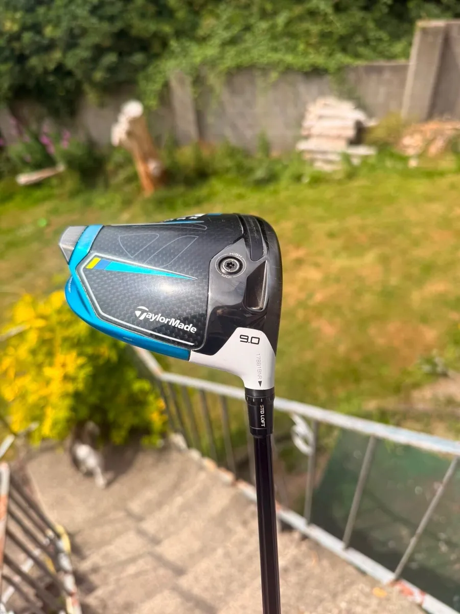 Taylormade Sim2Max Right Hand Driver 9’ - Image 3
