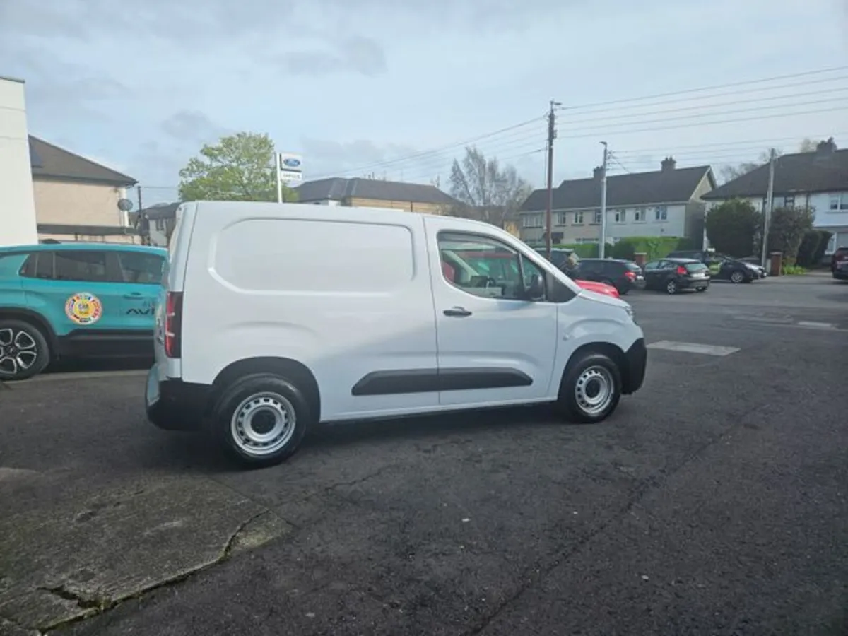 Fiat Doblo NEW MODEL WITH ONLY 10000 KILOMETRES - Image 4
