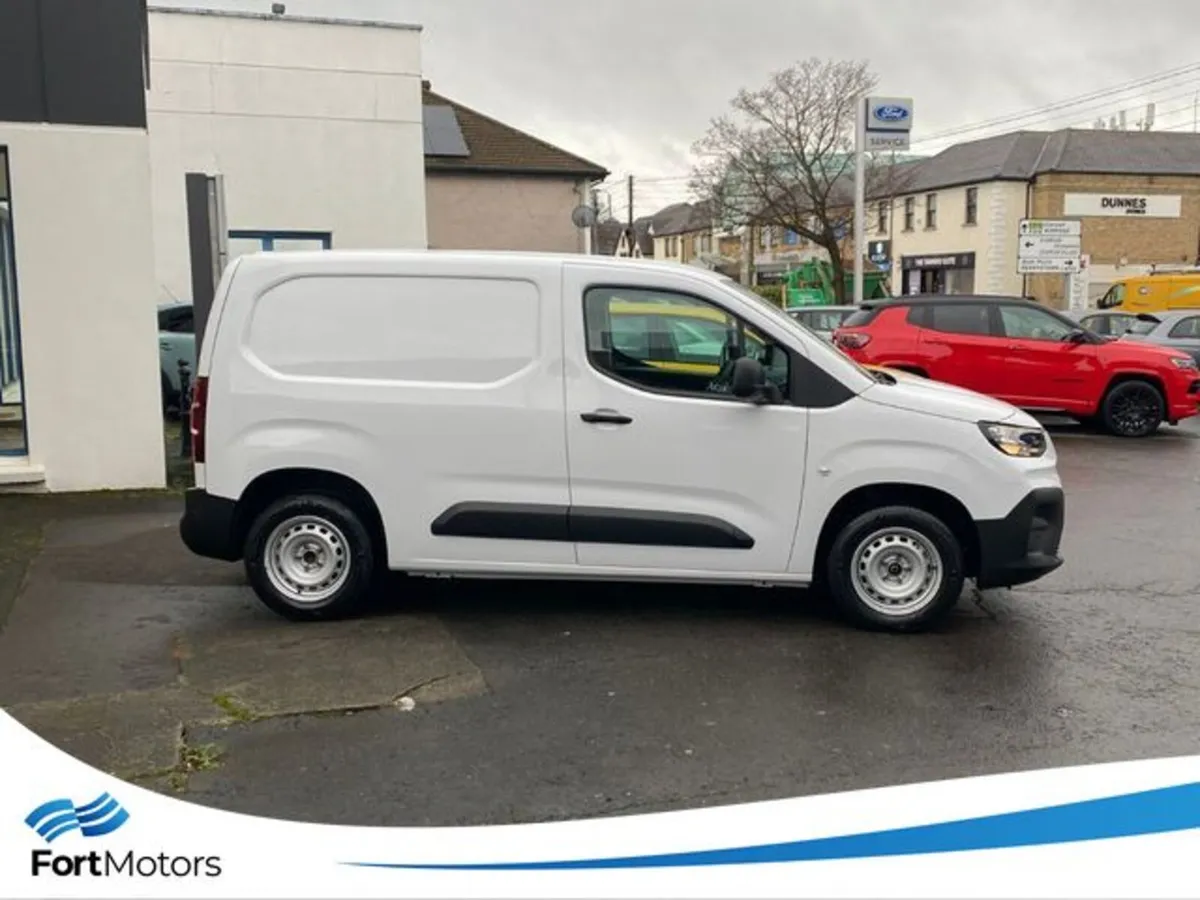 Fiat Doblo SWB 1.5TD 100HP 650KG, 3 Front Seats - Image 4
