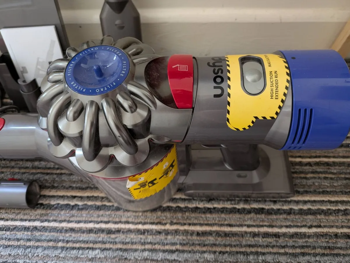 Dyson V8 Total Clean Cordless Vacuum - Image 2