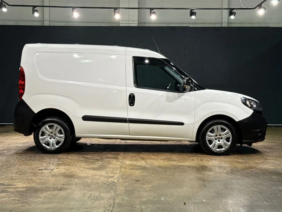 Fiat Doblo 6 SPEED MANUAL 1.6 TDI - (PRICE IS EXCL - Image 3