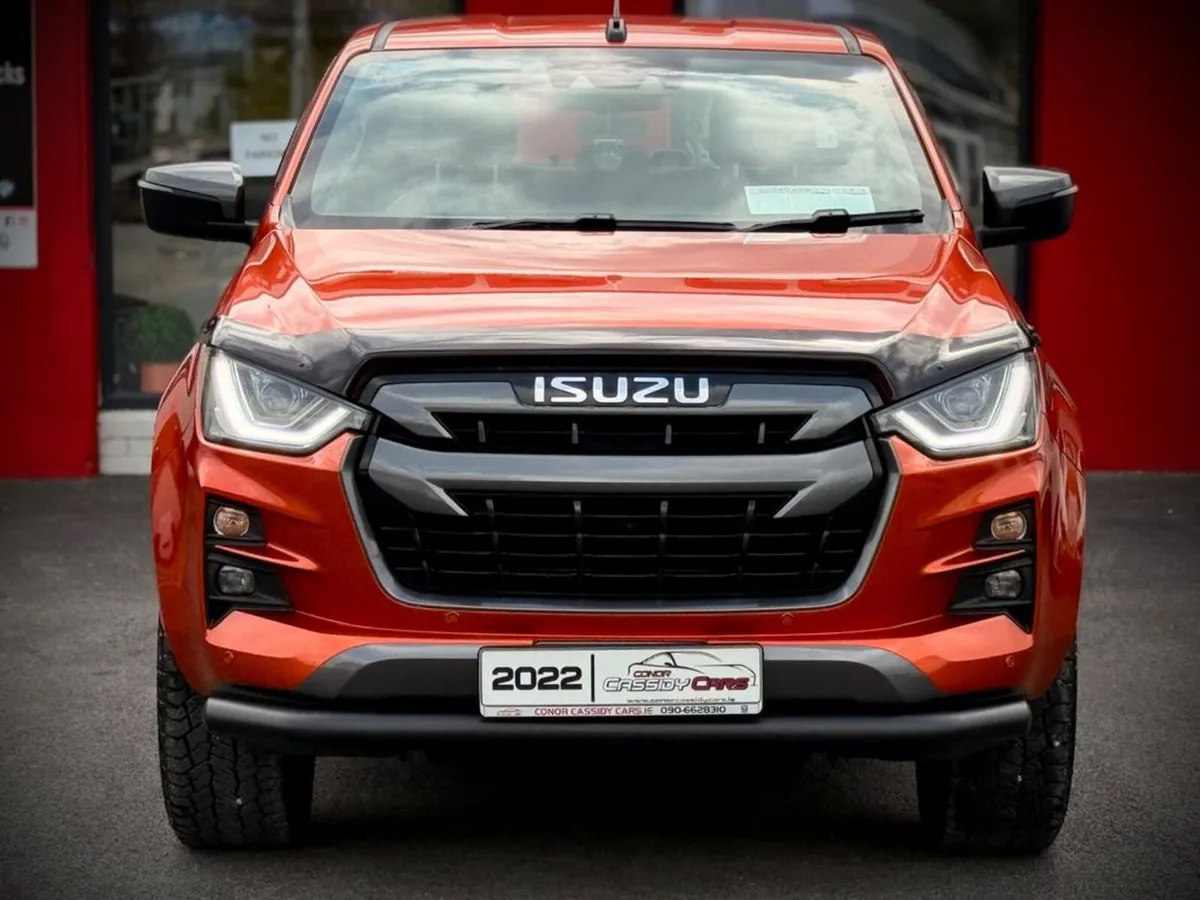 Isuzu D-Max V-CROSS DCB // LOW MILEAGE // MINT CON - Image 2