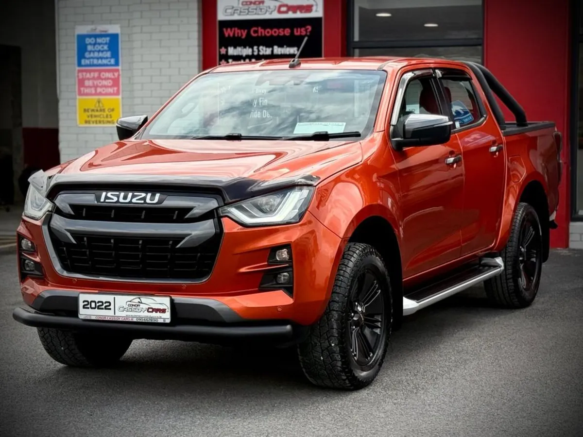 Isuzu D-Max V-CROSS DCB // LOW MILEAGE // MINT CON - Image 3
