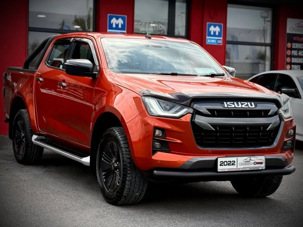 Isuzu D-Max V-CROSS DCB // LOW MILEAGE // MINT CON - Image 4