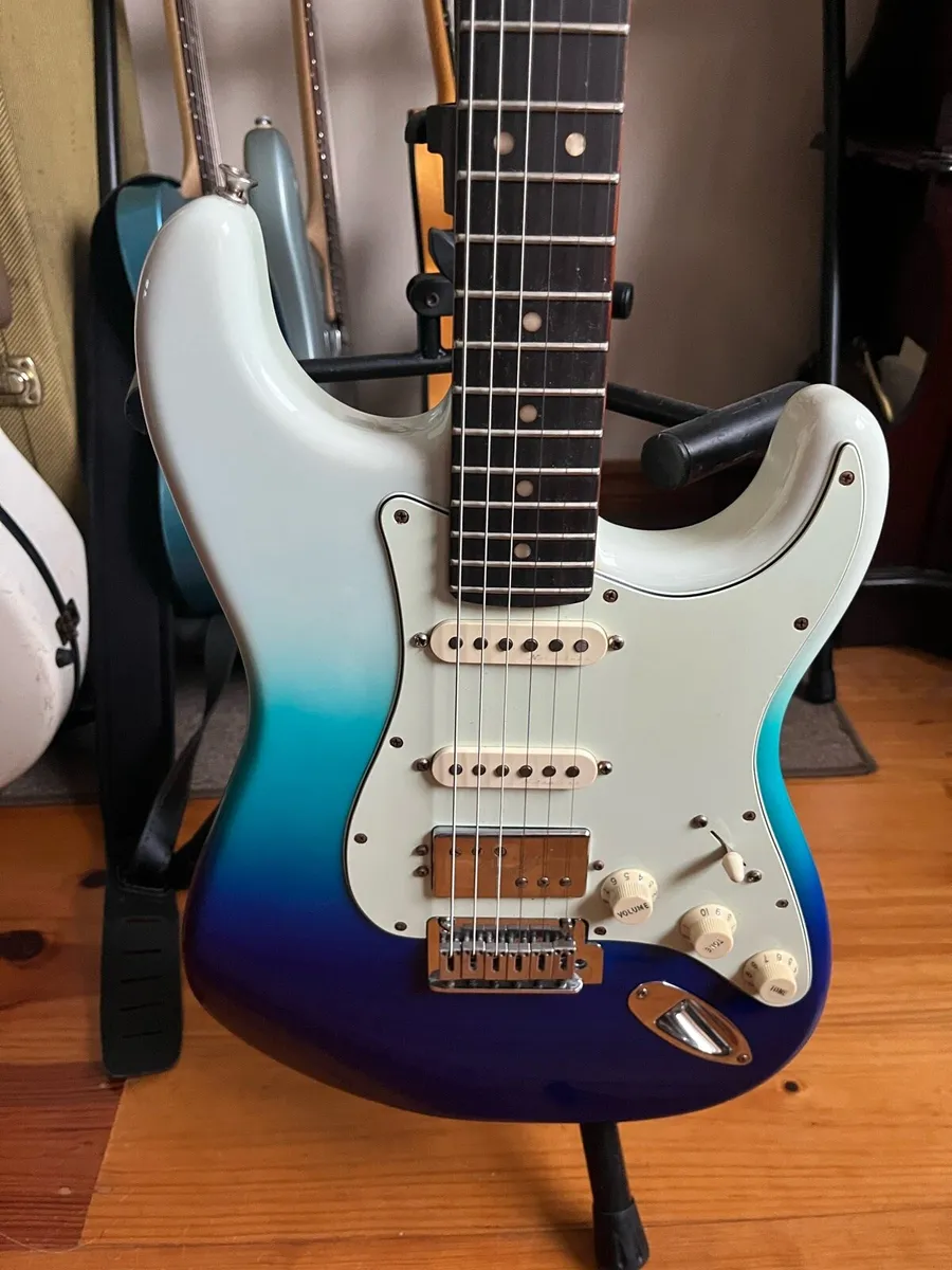 Fender Stratocaster Player Plus HSS- Belair Blue - Image 2