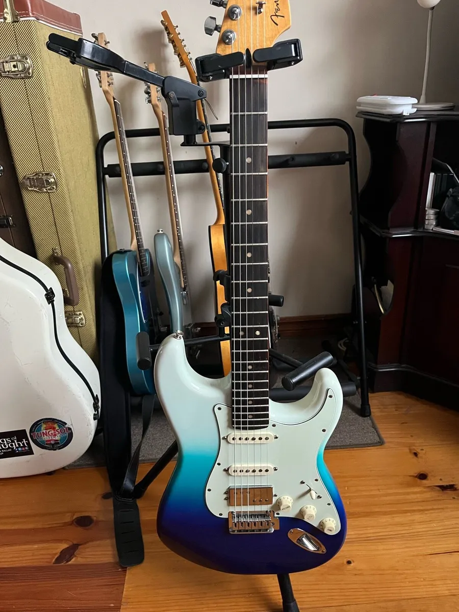 Fender Stratocaster Player Plus HSS- Belair Blue - Image 3