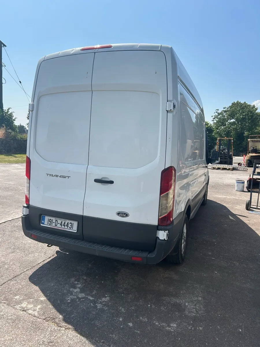 A ford transit - Image 3