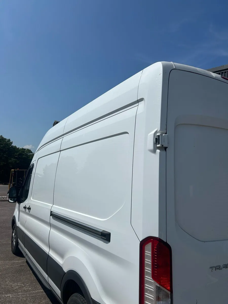 A ford transit - Image 4