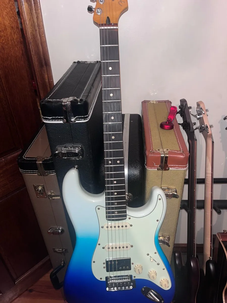 Fender Stratocaster Player Plus HSS- Belair Blue - Image 4
