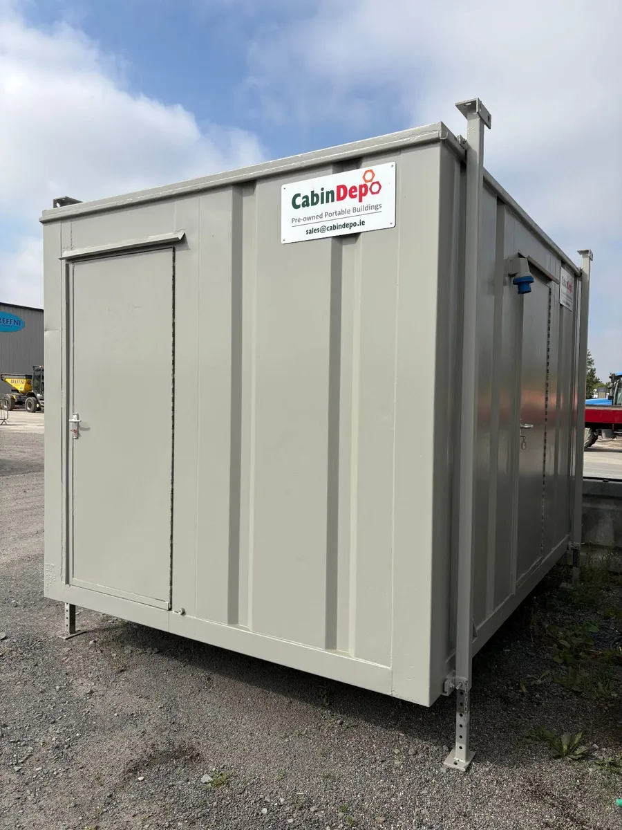 12ft x 10ft (3.6m x 3m) 2+1 Toilet Block - Image 1