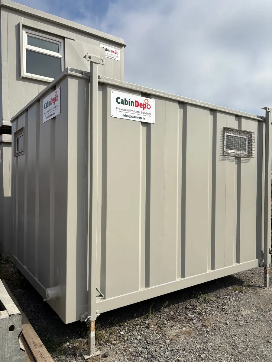 12ft x 10ft (3.6m x 3m) 2+1 Toilet Block - Image 2