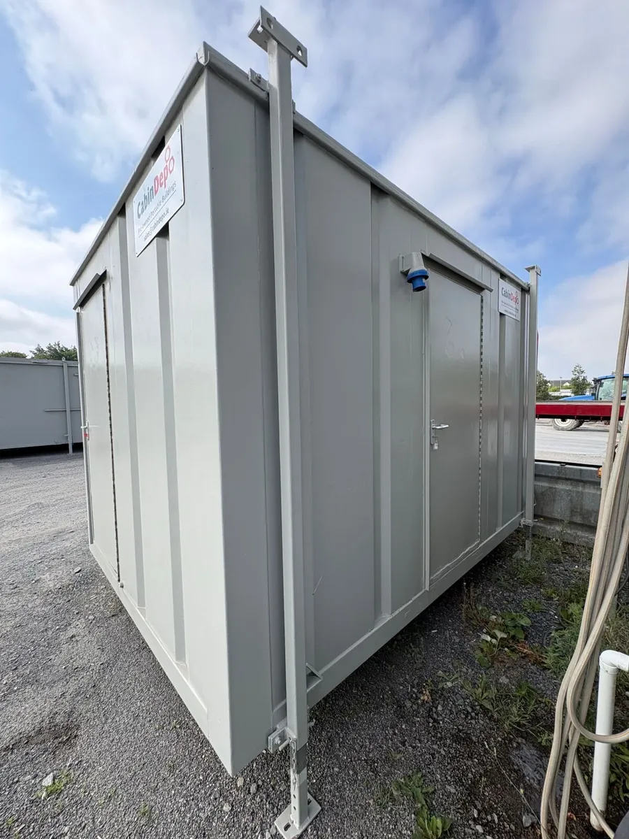 12ft x 10ft (3.6m x 3m) 2+1 Toilet Block - Image 3