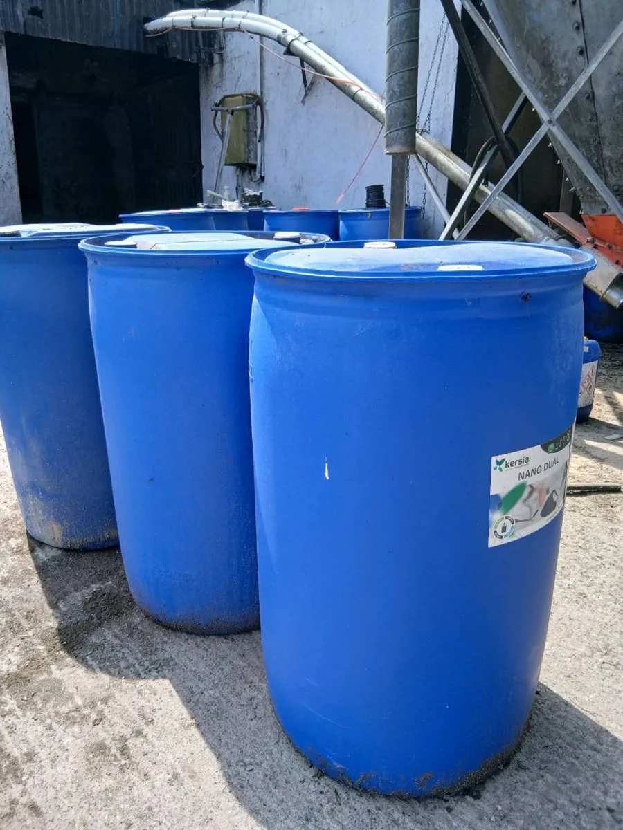 15 Plastic barrels - Image 2
