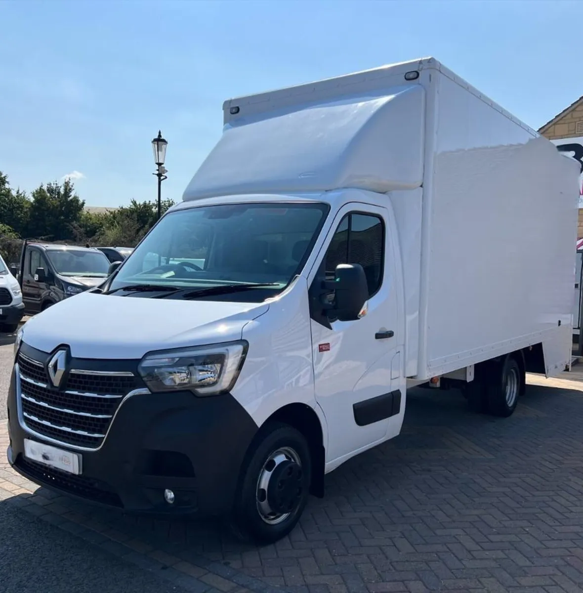 VB - 2020 Renault Trucks Master Luton Box Van - Image 1