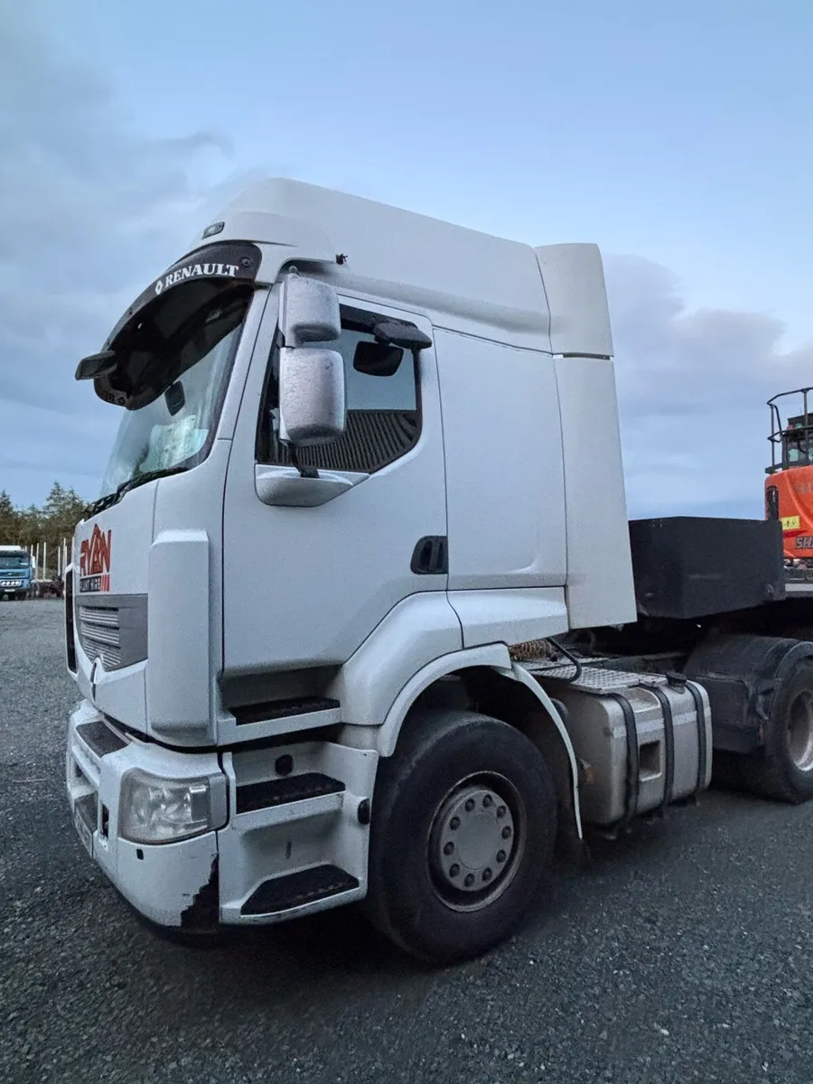 Renault premium tag - Image 1