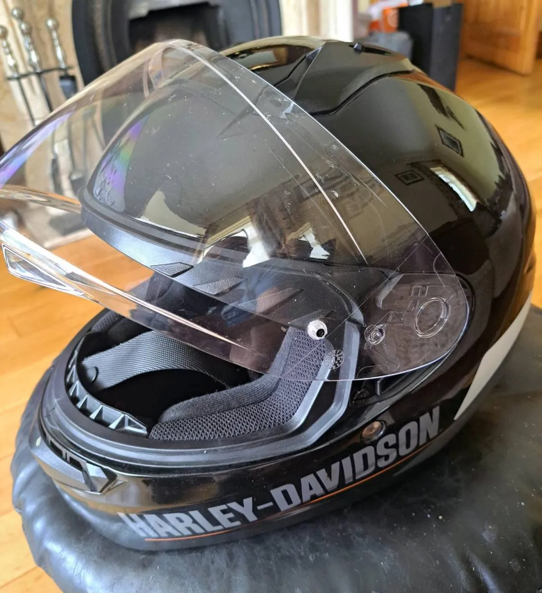 Motorcycle helmet - Image 2