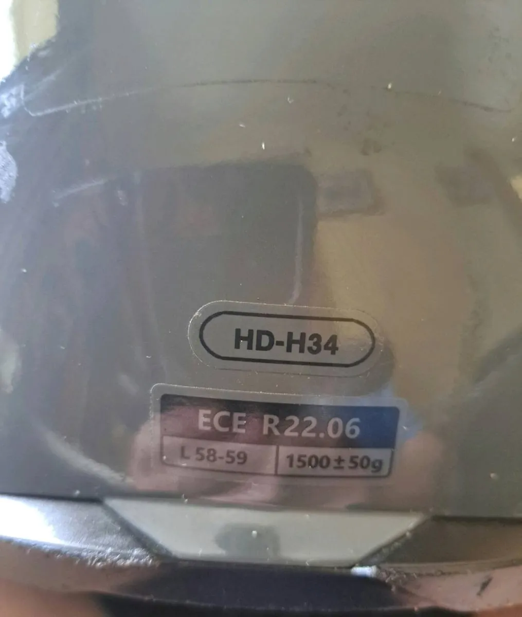 Motorcycle helmet - Image 3