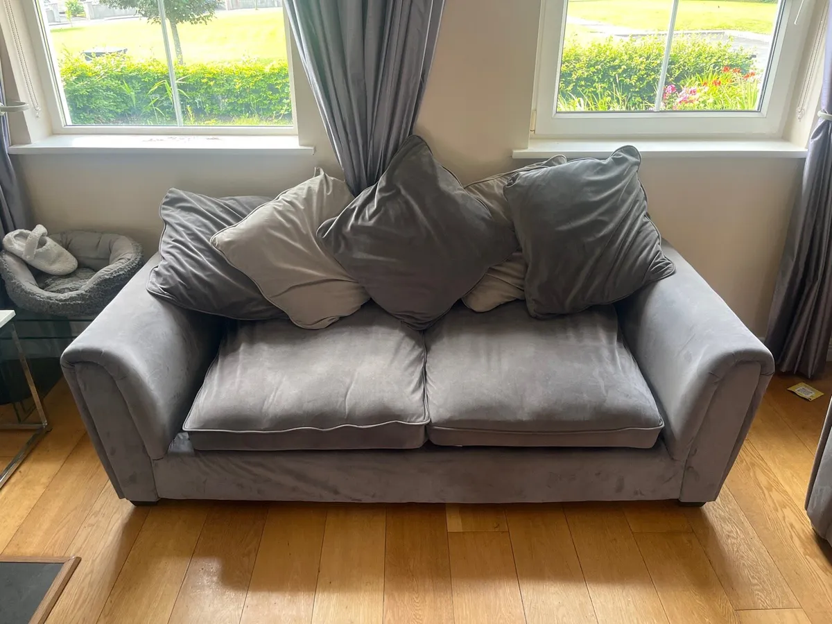 2 Seater Couch x 2 - Image 1