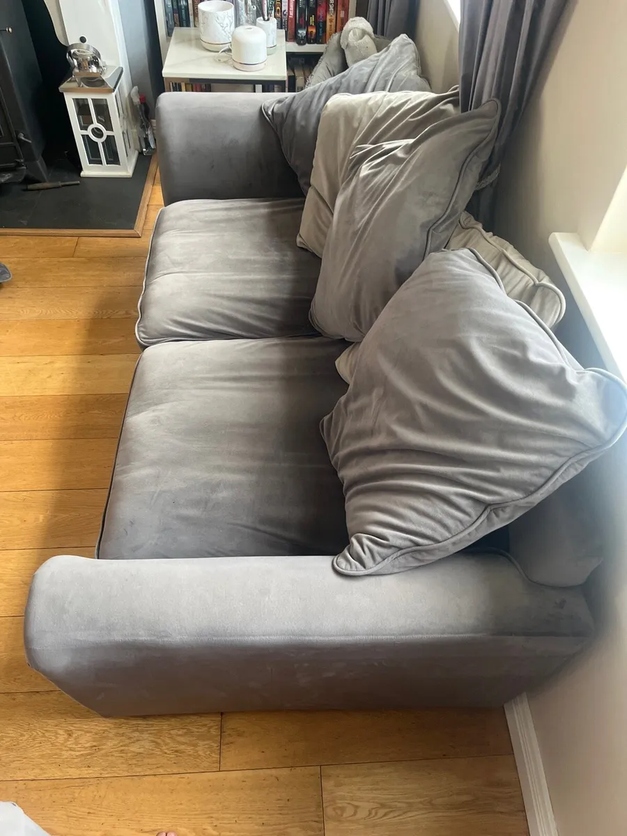 2 Seater Couch x 2 - Image 2