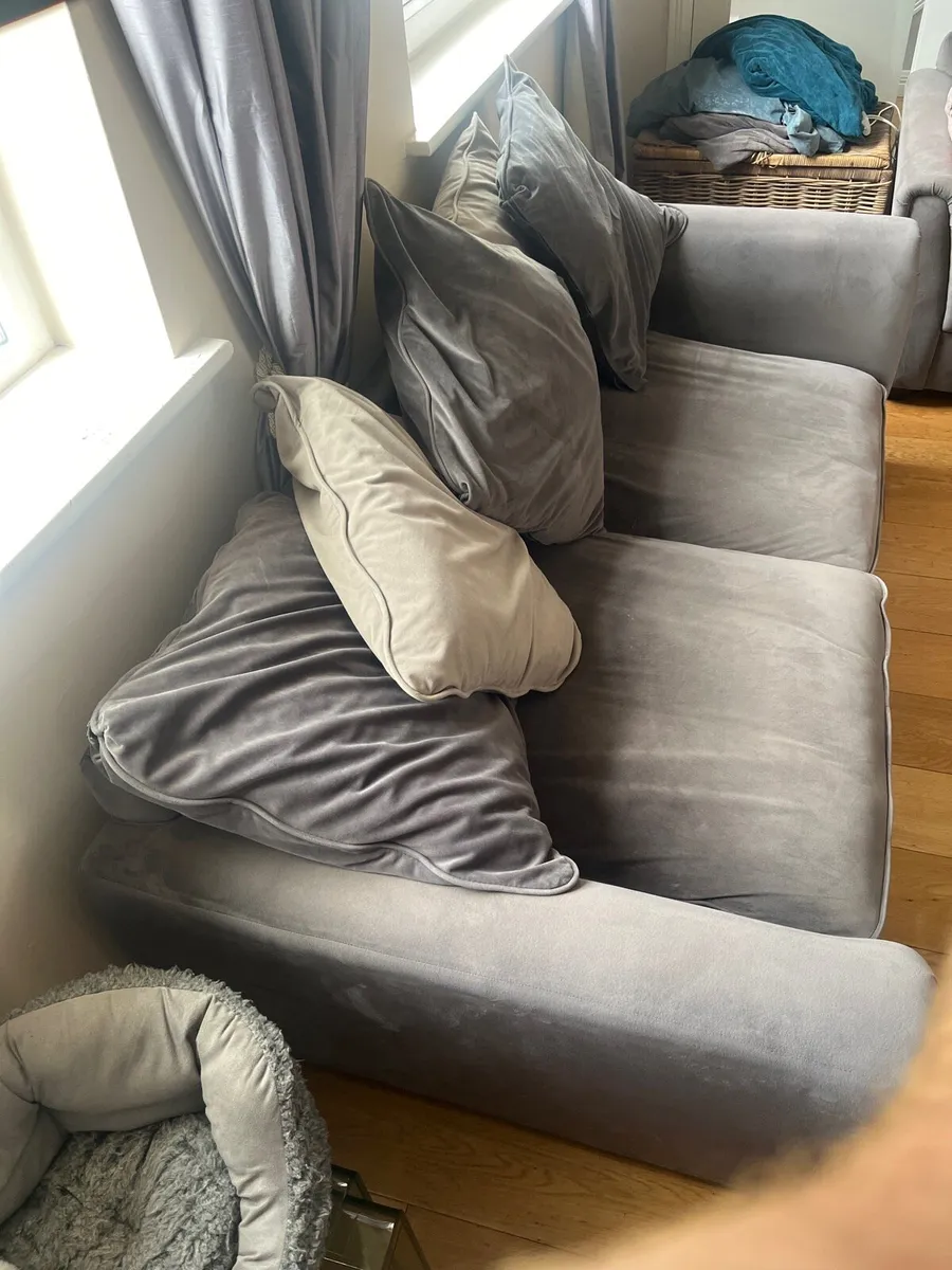 2 Seater Couch x 2 - Image 3