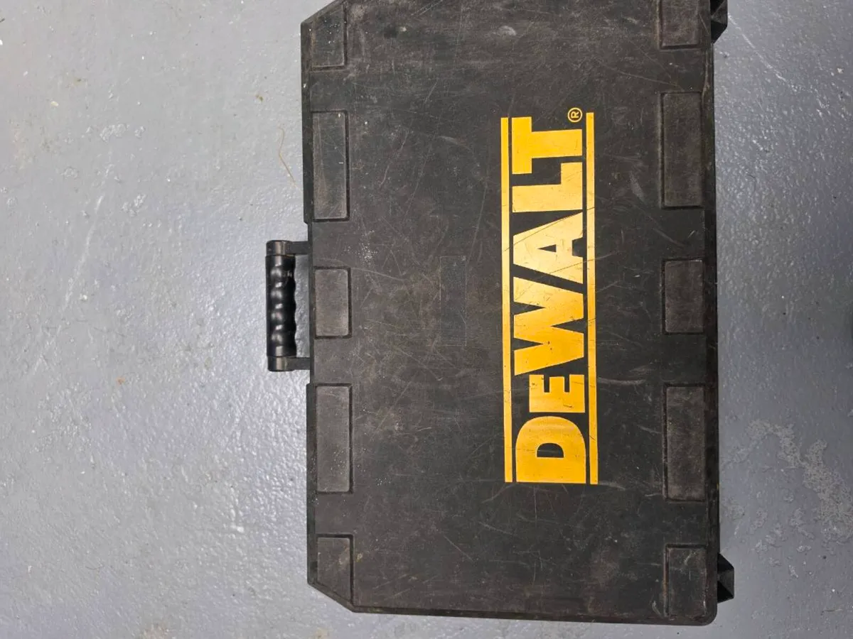 110v sds Dewalt - Image 3