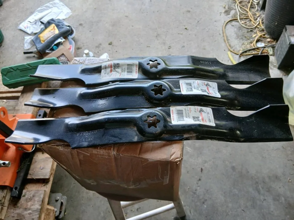 CLUB cadet  mower  blades - Image 2