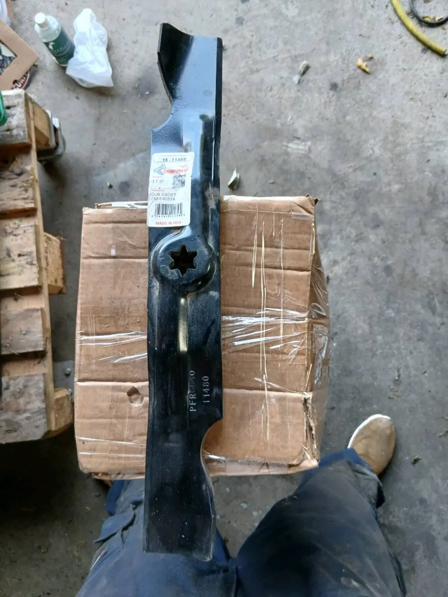 CLUB cadet  mower  blades - Image 3