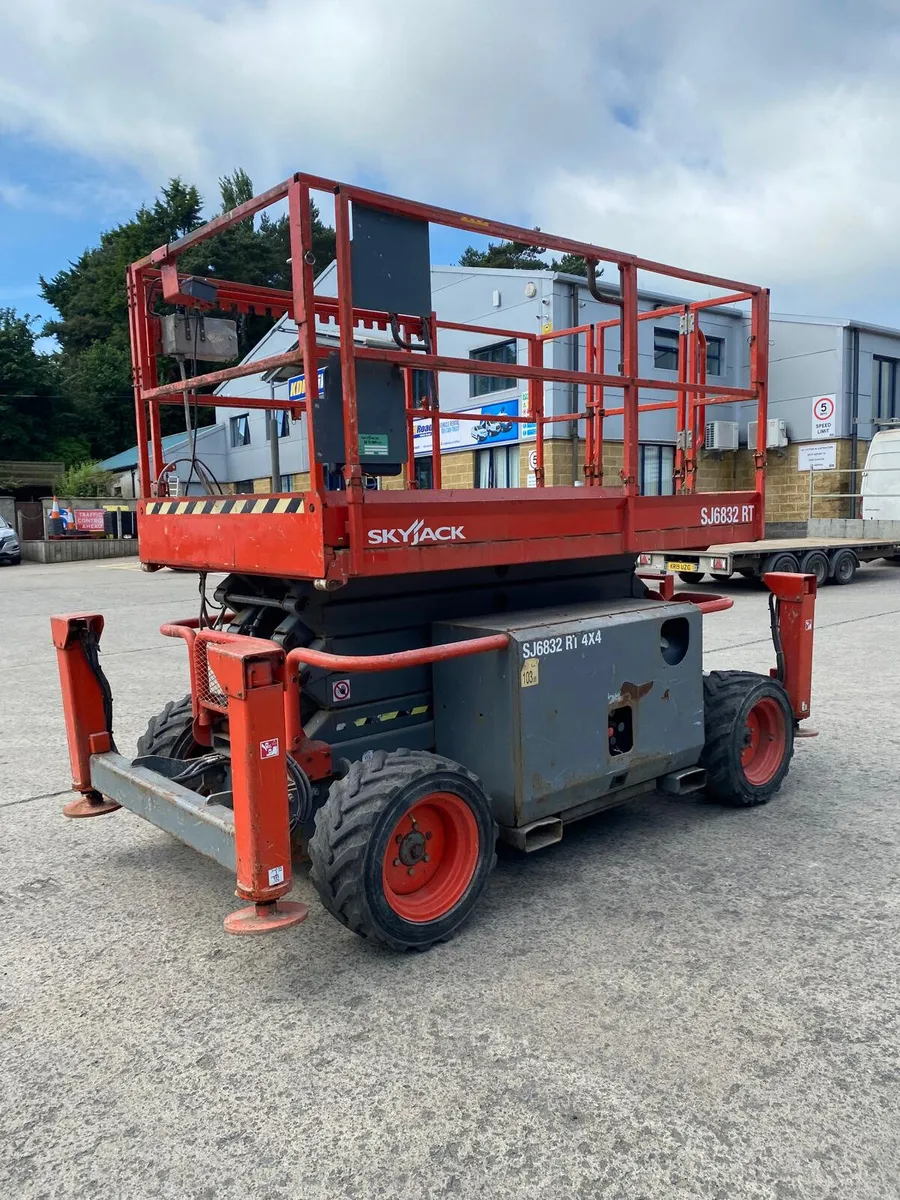 2016 SKYJACK SJ6832RT 38FT DIESEL SCISSOR LIFT - Image 2