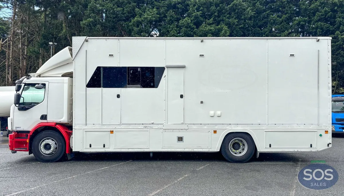2005 Volvo FE 320 4x2 Motor Sport Truck - Image 2