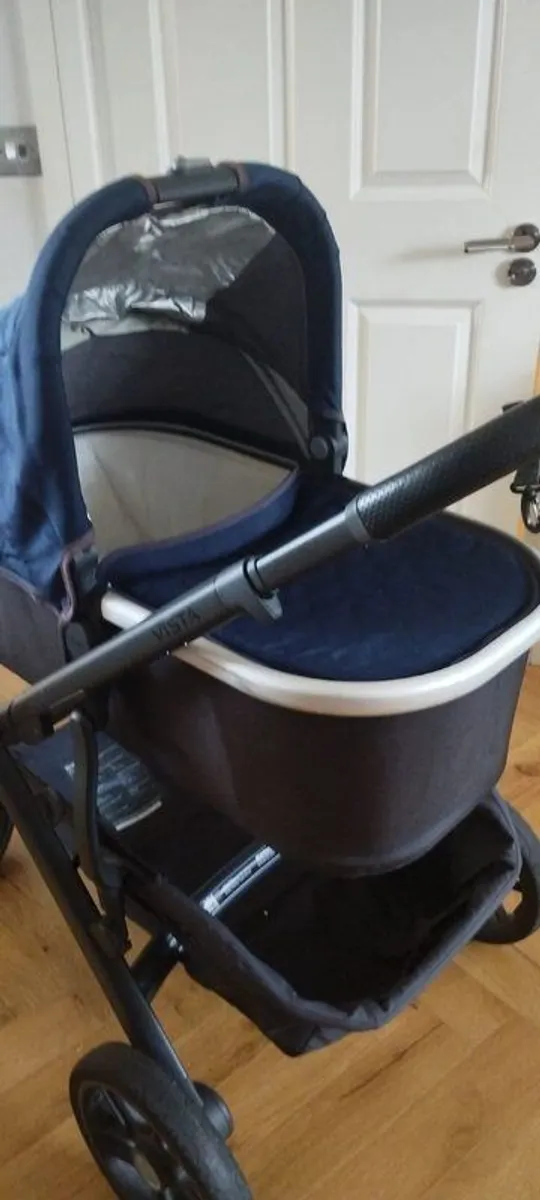 Uppababy Vista toddler seat, bassinet, accessories - Image 2