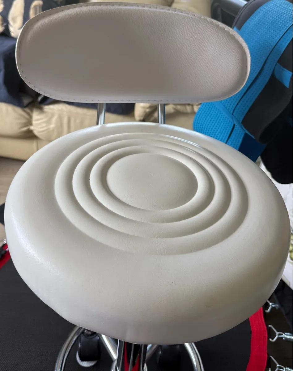 Beauty Stool - Image 4