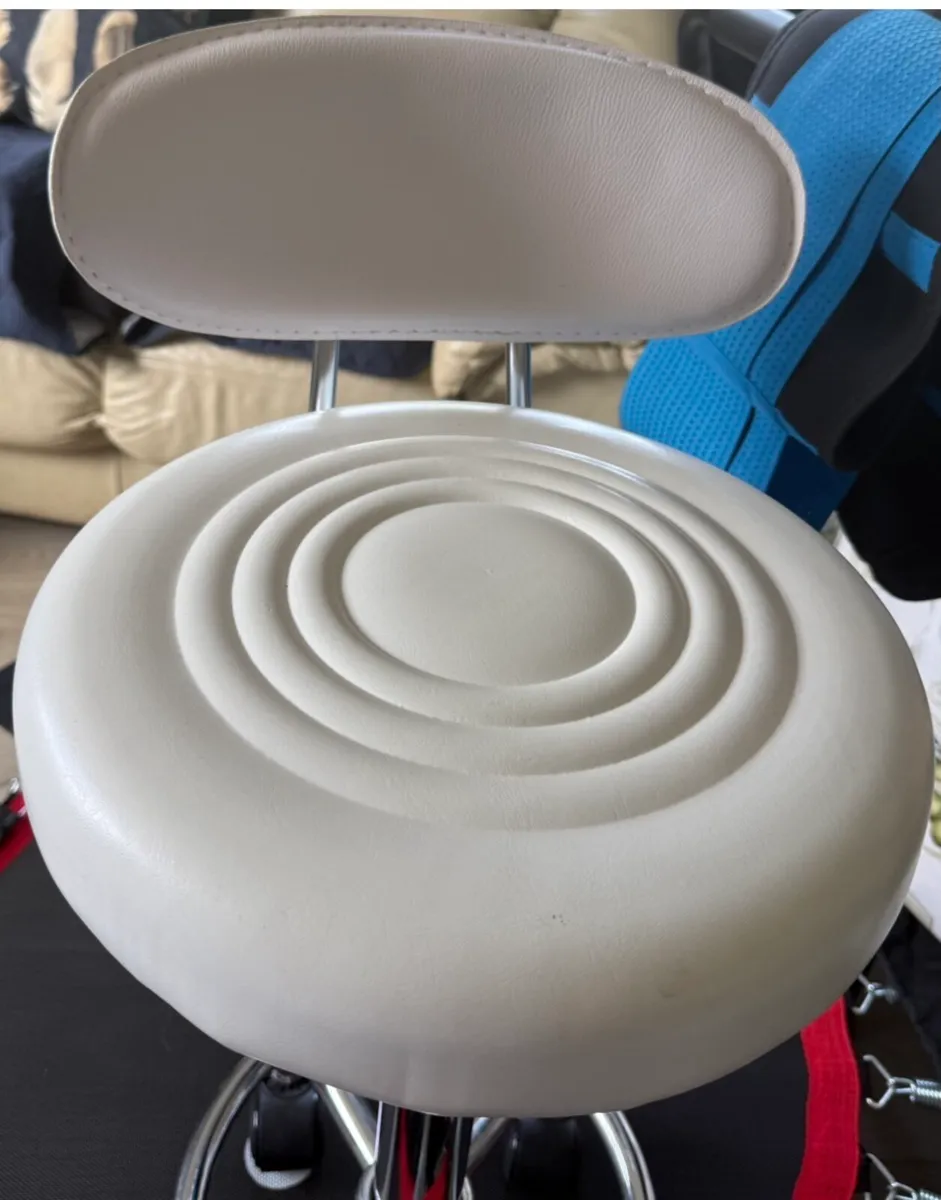 Beauty Stool - Image 1
